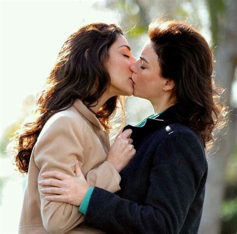 Pin By Uxer On Lgbti Romantic Movies Lesbians Kissing Lesbian Romance
