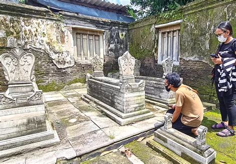Indonesia Graveyard Jelajahi Makam Makam Kuno Jawa Pos