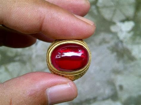 Selain warna ungu, ia juga mempunyai beberapa warna yang menarik. Batu Merah Siam: Batu Merah Siam Bangkok Besar Langka