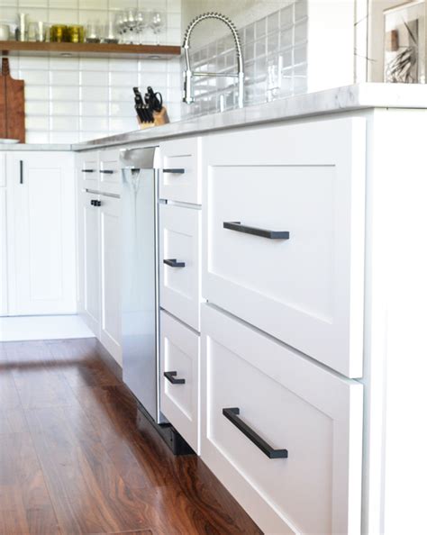 For example, the stark contrast whether you're in a farmhouse or a condo in the big city, our versatile antique white shaker style kitchen cabinets go with nearly any décor concept. Dino & Heidi's Kitchen Remodel | Centsational Style