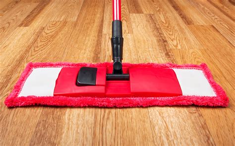 Hartnäckige stellen zusätzlich mit einer alten zahnbürste schrubben. Laminatpflege ohne Streifen » So wischen Sie streifenfrei