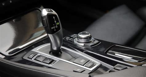 The transmission is vented so that pressure won't build in the the effects and signs of too much transmission fluid | car nov 27, 2019an overfilled transmission fluid can lead to the leakage of the fluid from the. Too Much Transmission Fluid | What Are The Signs & Symptoms