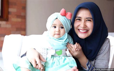 Ryana Dea Beri Penjelasan Soal Buka Tutup Hijab