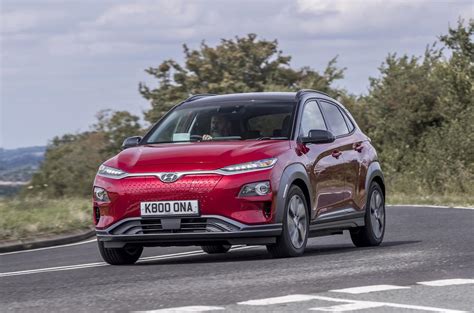 The 2020 hyundai kona has a manufacturer's suggested retail price (msrp) starting at $20,100, before the $1,120 destination charge. Hyundai Kona Electric 64kWh Premium SE 2018 UK review ...