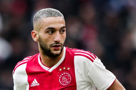 Hakim ziyech suffered a shoulder injury in chelsea's super cup victory over villarreal (picture: Ziyech vindt alsnog de liefde in Amsterdam | Foto | AD.nl