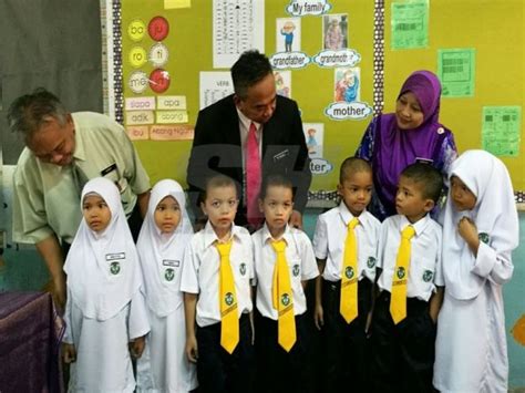 Das ist nationalmannschafts seite von afiq ahmad razali vom verein kuala lumpur fa. Tiga pasangan kembar curi perhatian Mohd Razali bersama ...