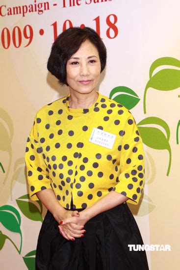 ※ 현대 중국화가 하가영(何家英)의 <인자몽롱월자명(人自朦朧月自明)> 경심(鏡心) 人自朦朧月自明 淸凉一枕伴秋聲寒來暑往邀歸雁 雲去霞飛灑落英眼底山河猶可賞 人間風雨不堪驚愁消今. 组图：罗家英汪明荃出席活动 澄清没批大傻正室_影音娱乐_新浪网