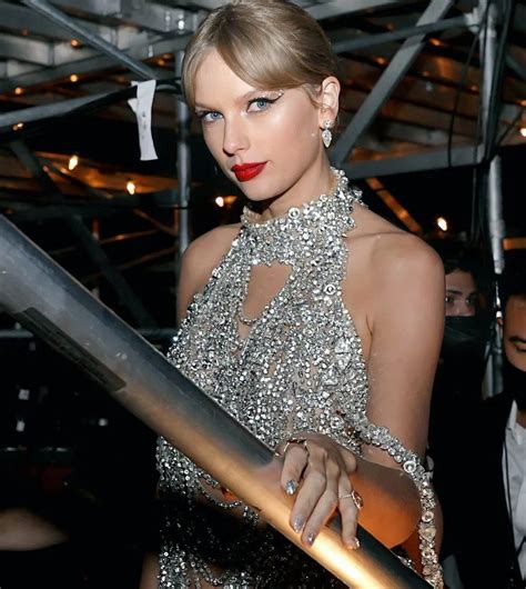 Taylor Swift Wore A Naked Dress To The VMAs Here Are All The Details Vogue India