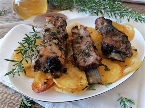 800 gr di costine di maiale; Costine di maiale al forno con patate - Curmifood