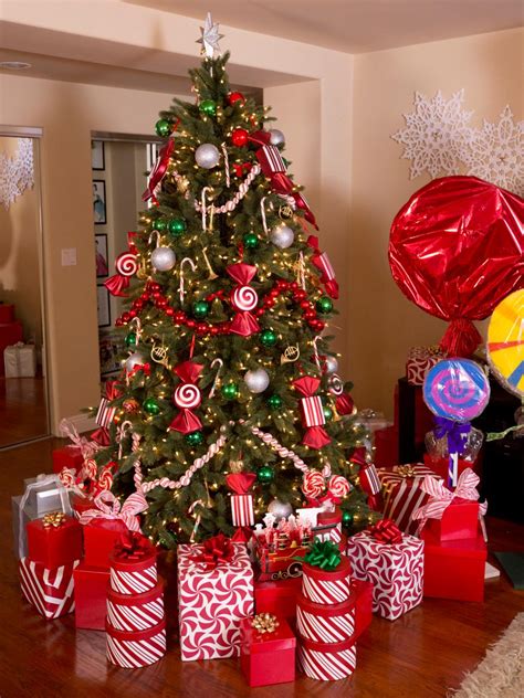 Want to fulfill your life with the christmas spirit? 40 Christmas Tree Decorating Ideas | HGTV