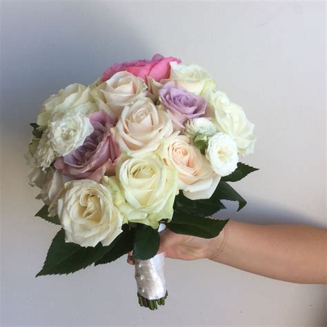 Brides Bouquet Of Creamsweet Avalanche Roses David Austin Roses