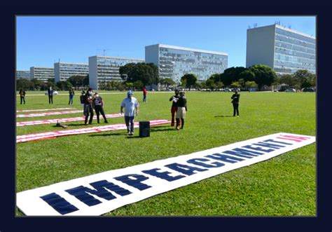 Deputadas da oposição entregam hoje ao presidente rodrigo maia um manifesto com assinatura de 40 mil mulheres que pede o impeachment de jair bolsonaro. Bolsonaro com fãs ao vivo e governadores pela Internet ...