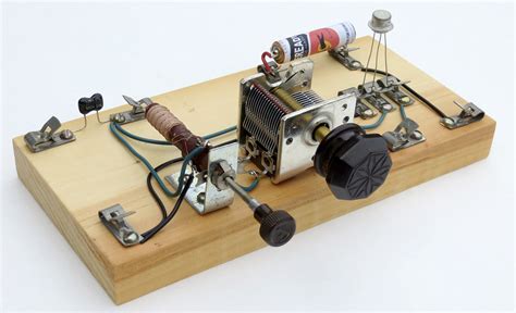 An Electronic Mouse With Wires And Other Electrical Components On Its