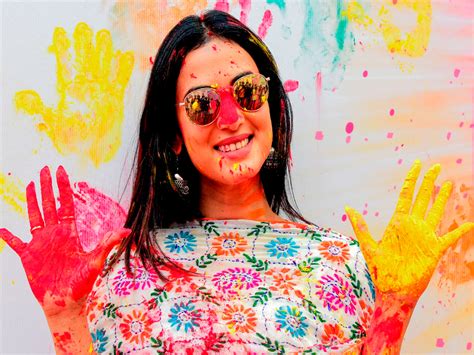 Celebrities Celebrate Holi In A Grand Style Photo Gallery Sakshi