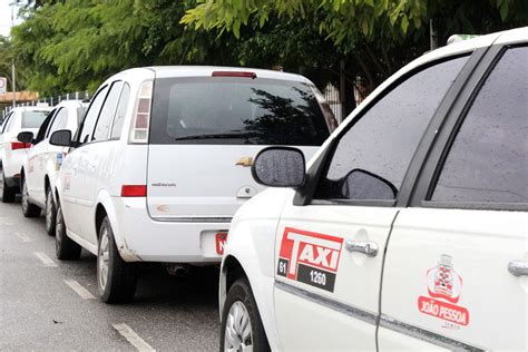 Um Motorista De Taxi Cobra 3 50 De Bandeira