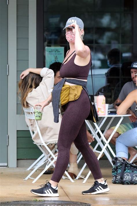 Đây là chuyến du lịch xa nhà đầu tiên của cặp sao từ khi katy sinh con vào tháng 8 năm ngoái. Katy Perry flashes gold wedding ring as she joins Orlando ...