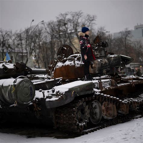 Ukraine Fends Off Russian Assaults In The East Wsj