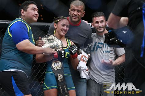 Ufc Tuf Finale Results Carla Esparza Smashes Crystal Ball Flips