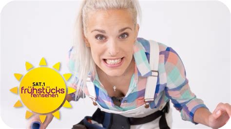 Sat.1 frühstücksfernsehen is a breakfast television news and talk show broadcast on german television network sat.1 since 1987. 4 goldene Tapezier-Regeln: Heimwerkerin Lena zeigt wie es ...