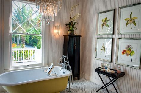 16 Gorgeous Bathrooms With The Warm Allure Of Yellow