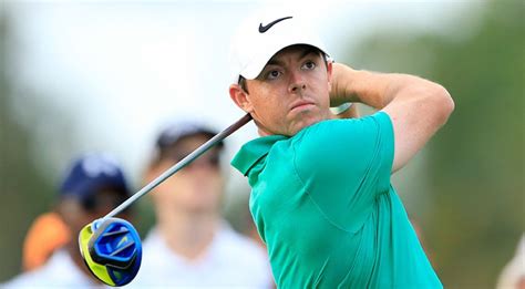 Golf by itself is a fascinating game, offering the challenge of trying to shoot your best score while battling the natural elements and hazards presented by the course. McIlroy heeft 3 slagen voorsprong • Golf.nl