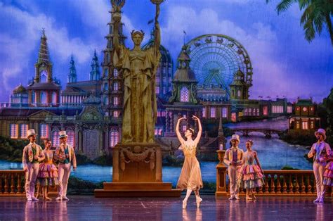 Review Joffrey Ballets New ‘nutcracker Leaves Some Tradition Behind