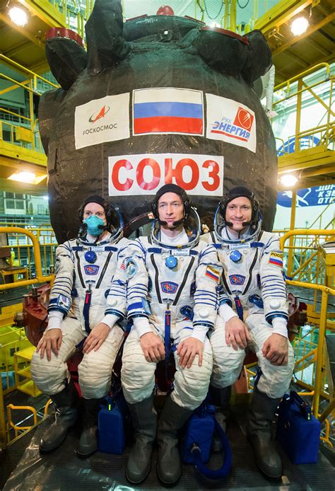 Expedition 64 Crew Members In Front Of The Soyuz Ms 17 Spa Flickr