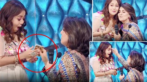 Indian Idol 12 Neetu Kapoor Gives Shagun To Neha Kakkar Says This Is From My And Rishi Jis Side