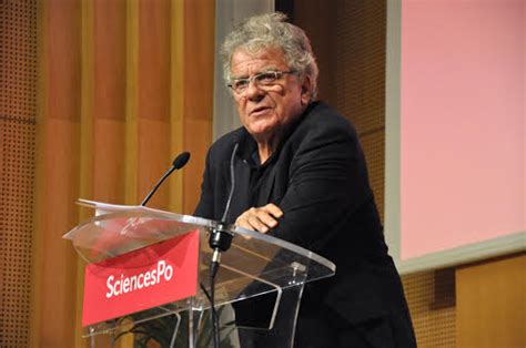 Olivier duhamel est un juriste et politologue spécialiste du droit constitutionnel. Olivier Duhamel - Wikidata