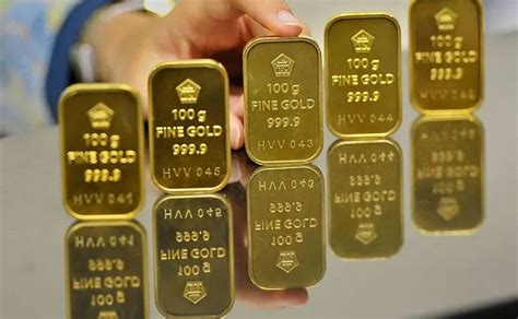 Jika kita menelisik ke kebalakang bahwa harga emas masih di harga yang terjangkau dan bahkan bisa di bilang dalam hitungan ratusan ribu rupiah. Harga Emas Antam Melambung, di Atas Rp900.000/gram - Suara ...