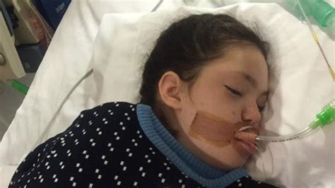 Terminally Ill Girl Who Received 10000 Christmas Cards After Dads