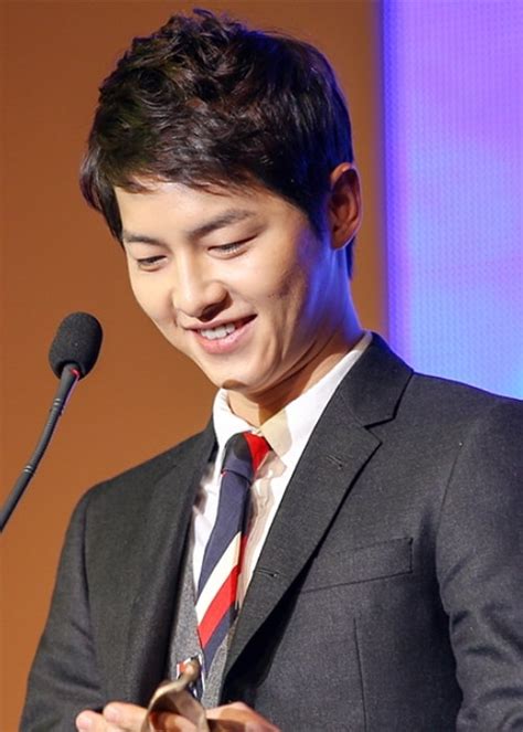 He was educated at daejeon st. Song Joong-ki Height, Weight, Age, Body Statistics ...
