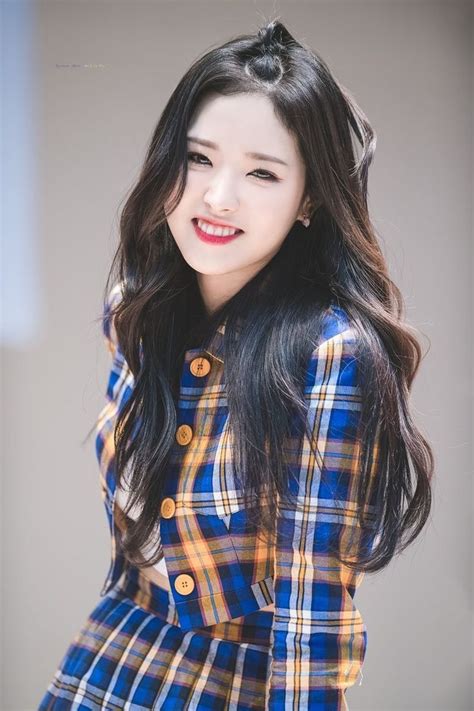 LOOΠΔ Loona OliviaHye SonHyejoo Kpop Girl Groups Korean Girl Groups Kpop Girls Extended