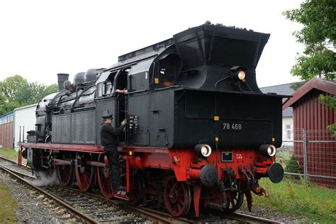 Alle Größen Prussian Class T18 In Charge For A Set Of Historic Cars