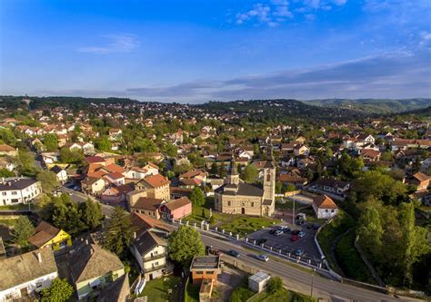 Косовска каменица, kosovska kamenica) is a town and municipality in the gjilan district of eastern kosovo. Sremska Kamenica - TONS