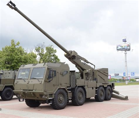 Czech Slovak Unveils New Version Of Eva 155 Mm Wheeled Self Propelled Howitzer War Defence And