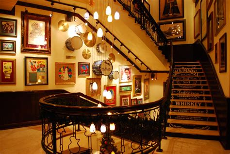 A font based on the hard rock cafe logo. History of All Logos: All Hard Rock Cafe Logos