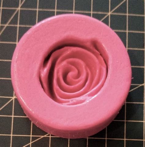 molde de silicone rosa para brigadeiro 2 amores elo7