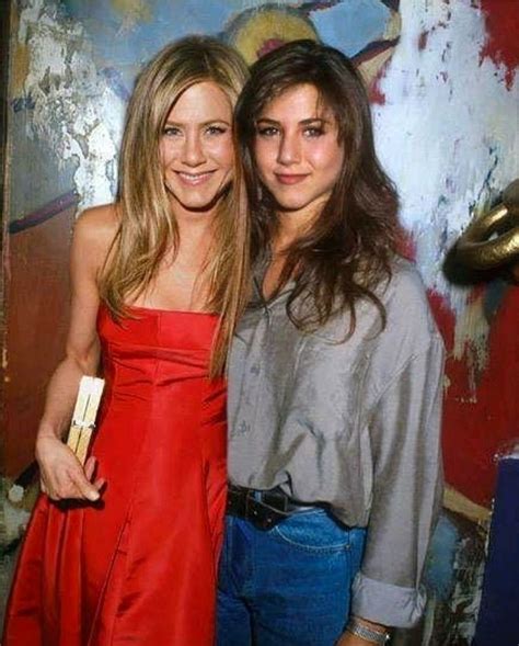 jennifer aniston and her sister 1999 friends cast jennifer aniston beautiful celebrities