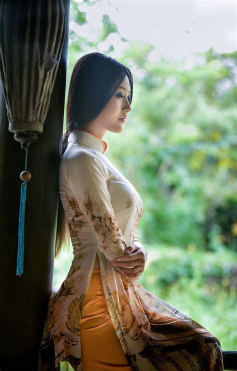 Top 20 Vietnamese Busty Girls Boobs In Traditional Dress Women Showoff Big Breasts In Hot