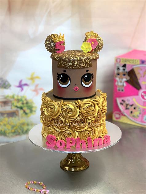This cake idea can be a fun twist on a tradicional cake. Lol Surprise Queen bee cake free tutorial here : https ...