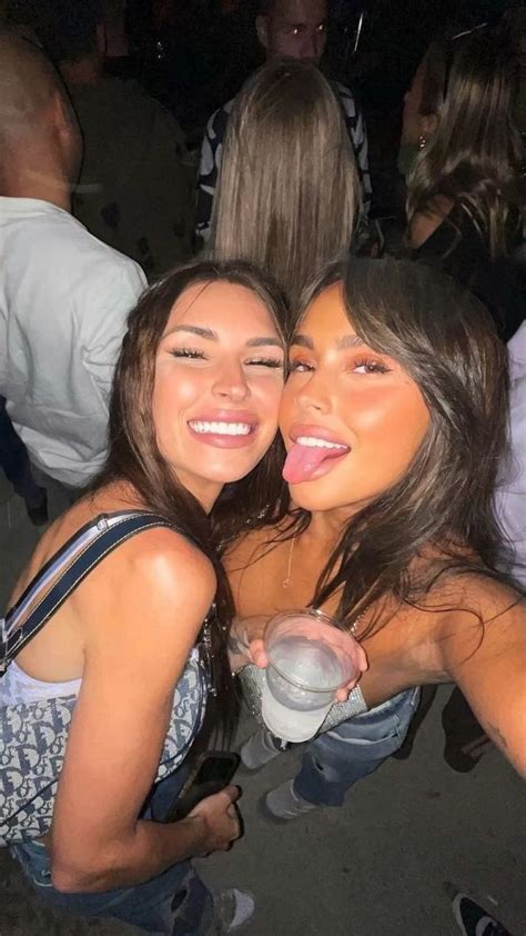 Claudia Tihan And Friend Elisabeth Rioux Posing For Instagram Selfie Picture At A Festival