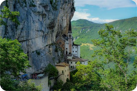 Sai perché il santuario madonna della corona si chiama così? Santuario Della Madonna Della Corona (Spiazzi) | JuzaPhoto