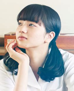 고마츠 나나는 과거 한류그룹 '빅뱅' 리더 지드래곤의 열애설 상대로, 국내에서도 두터운 팬층을 보유하고 있다. 씨네21