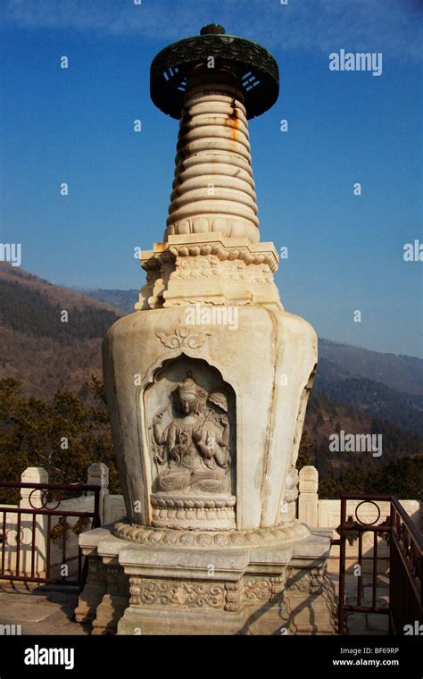 Pagoda Vajrasana Hi Res Stock Photography And Images Alamy