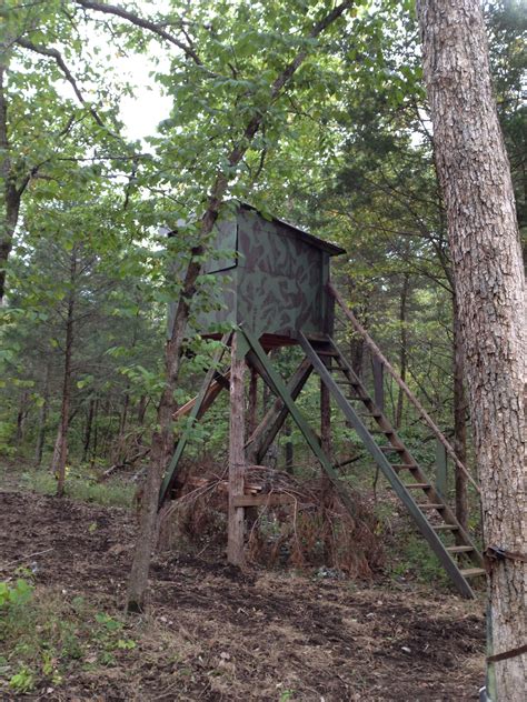 When it comes to hunting, you're playing the waiting game. Sons Cool Deer stand | Deer hunting blinds, Deer hunting ...