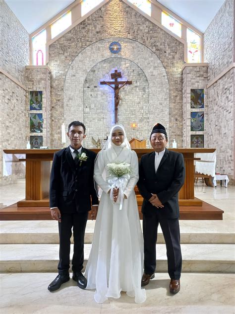 Nikah beda agama. Pagi pemberkatan nikah di gereja, jelang siang