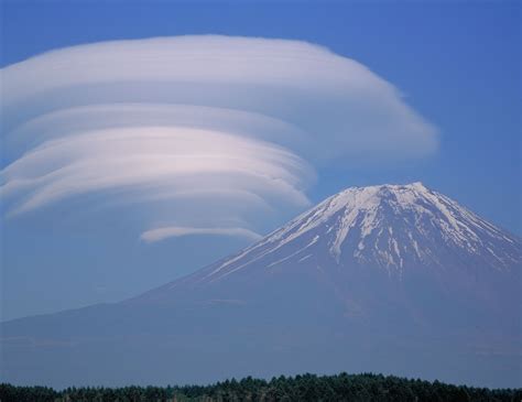 Lenticular Cloud Over Mt Fuji 富士山 絶景 富士山 風景