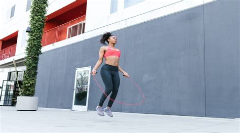 Benefits And Precautions Of Skipping Rope