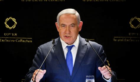 בנימין נתניהו שוחח עם יורש העצר של בחריין', סלמאן בן חמד אל ח'ליפה', ודן עימו על ביקור אפשרי בממלכה. הישגיו של בנימין נתניהו מרשימים, הבעיה היא שהוא נשאר לבד ...